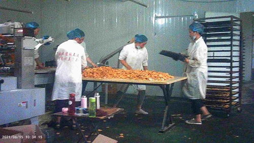 寧陵縣孔集鄉(xiāng)食品廠衛(wèi)生隱患調(diào)查 車間凌亂引發(fā)食品安全擔(dān)憂