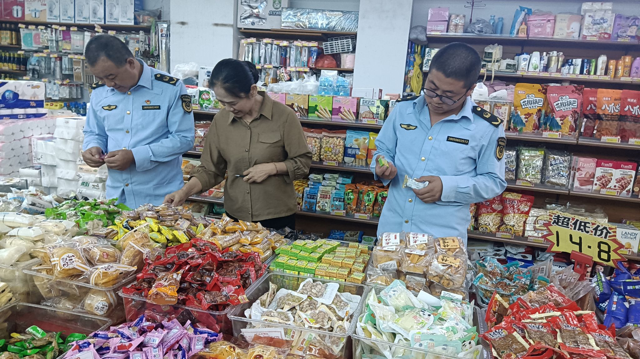 守護(hù)舌尖上的安全——武山縣市場監(jiān)管局洛門監(jiān)管所中秋前食品安全專項(xiàng)檢查紀(jì)實(shí)